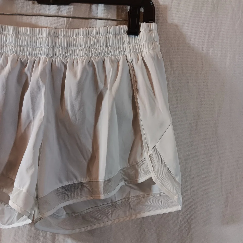 Athleta Womens Medium White Short Mesh Racer Run Mid Rise 4 inch Briefs Lining
